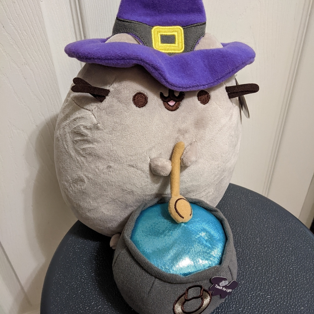 RARE Witch Pusheen w/ Light up Cauldron, Halloween Grey Cat Plushie !